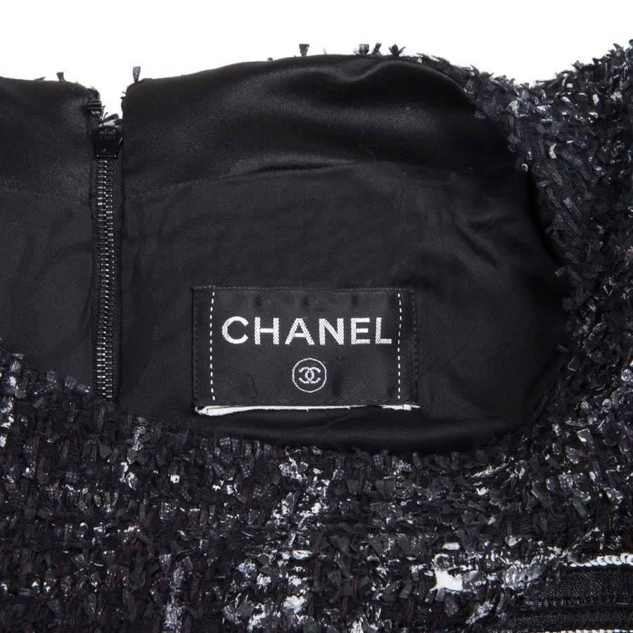 CHANEL Dress in Black Tweed and Leather Size 38FR For Sale 5