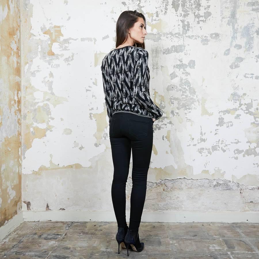 Chanel Strickjacke aus schwarzem und weißem Kaschmir Größe 36FR im Angebot 1