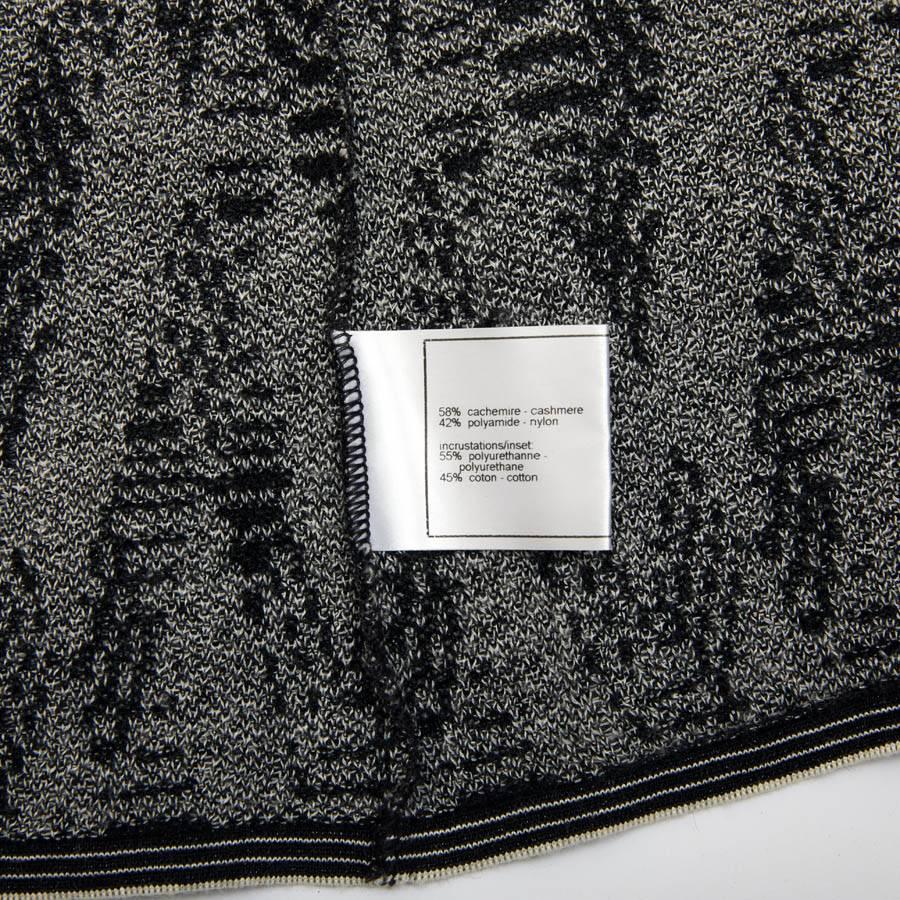 Chanel Cardigan in Black and White Cashmere Size 36FR For Sale 4