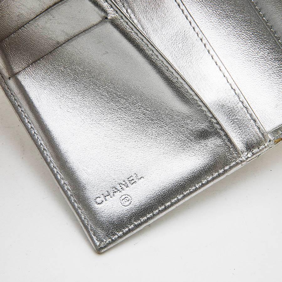 CHANEL Wallet in Silver Quilted Leather 2