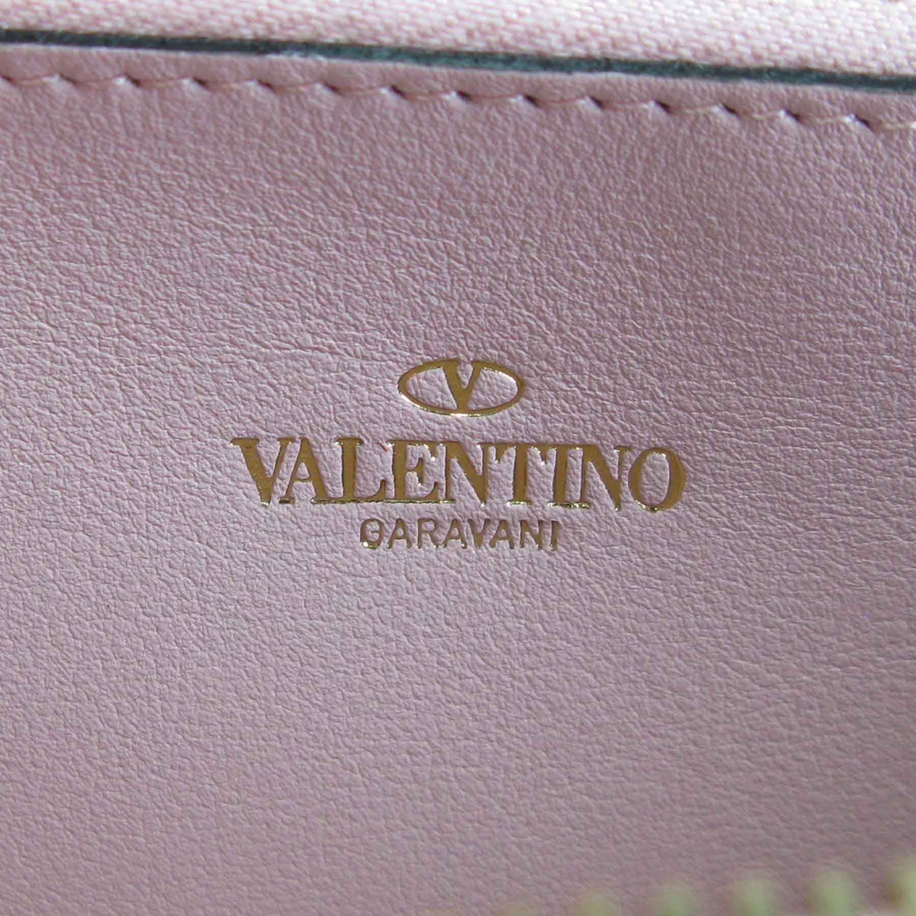 VALENTINO 'Rockstud' Wallet in Pink Leather and Gilded Metal Studs In Excellent Condition In Paris, FR