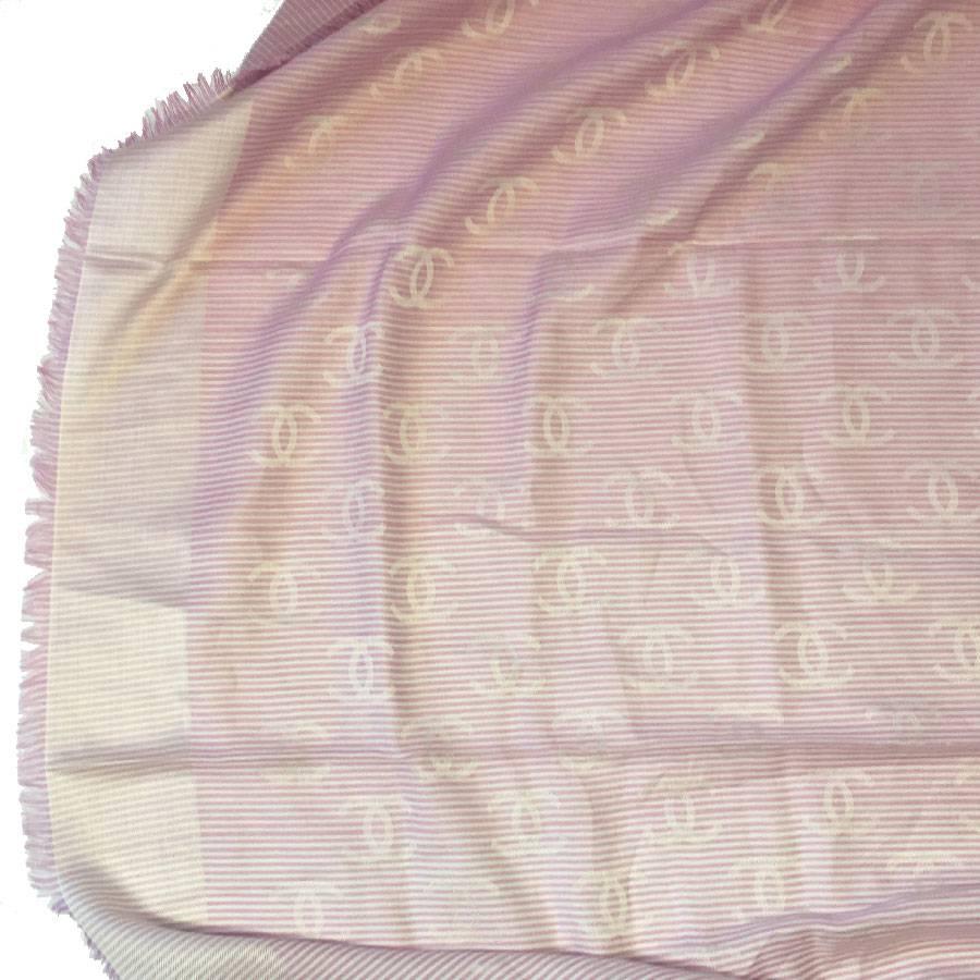 CHANEL Shawl with Small Fringes in Pink and White Cotton and Silk 1