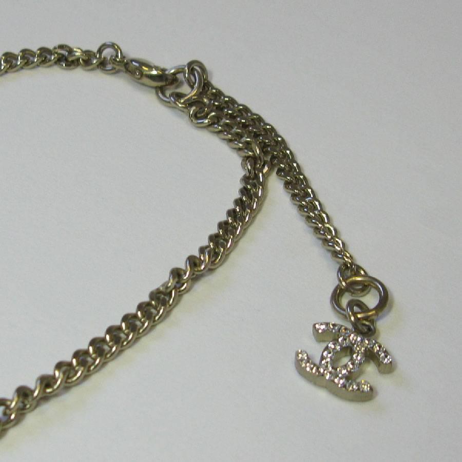 Chanel Necklace in Gilded Metal Chain and White Camellia Pendant 1