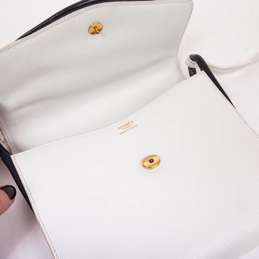 HERMES Vintage Bag in White Leather and Night Blue Trim 4