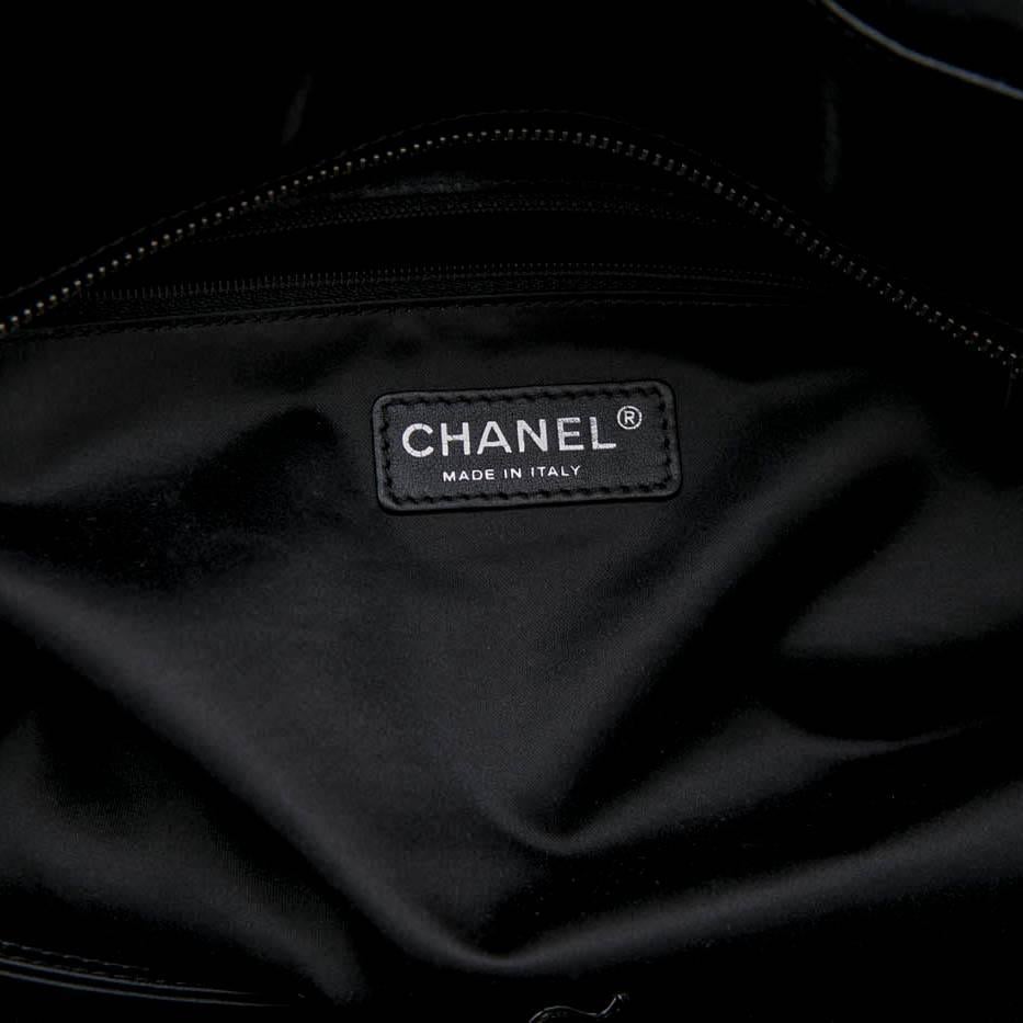 Chanel Large Tote Bag in Black Semi-Gloss Leather 5
