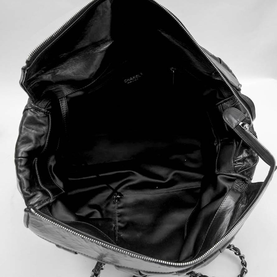 Chanel Large Tote Bag in Black Semi-Gloss Leather 4