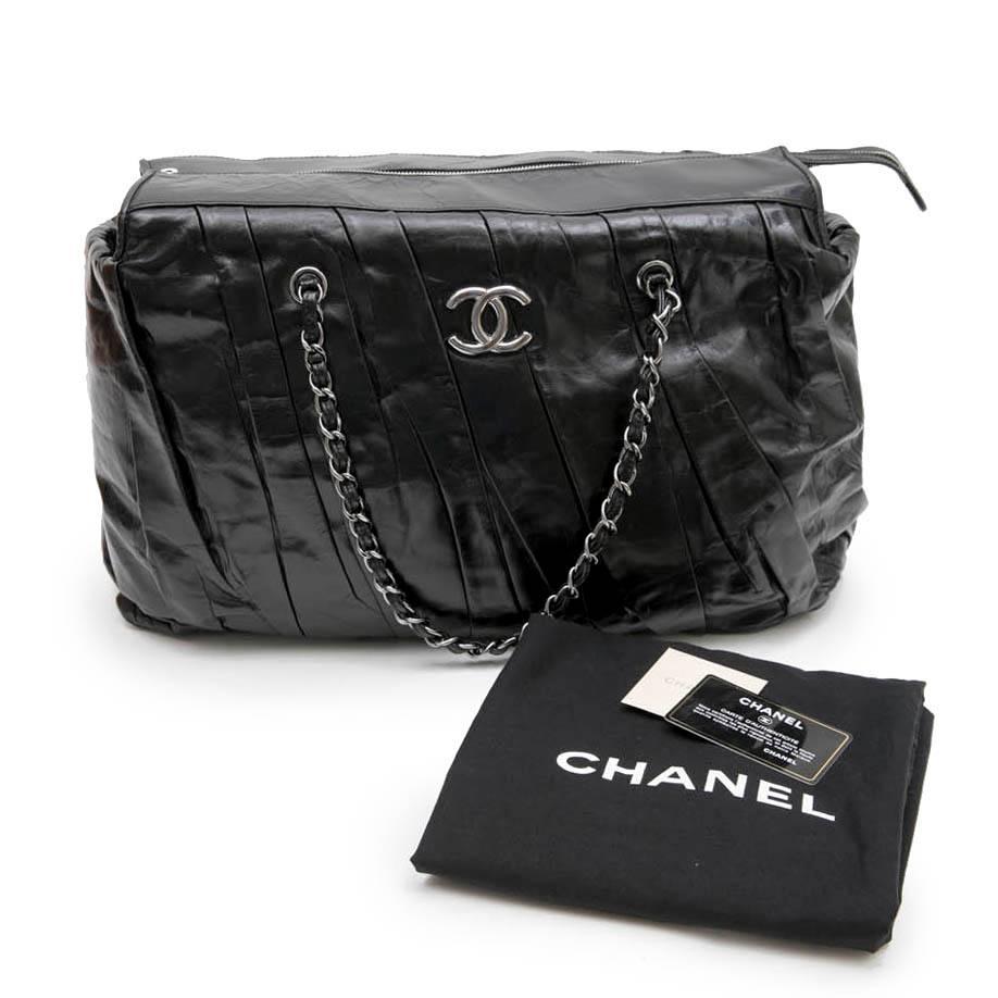 Chanel Large Tote Bag in Black Semi-Gloss Leather 3