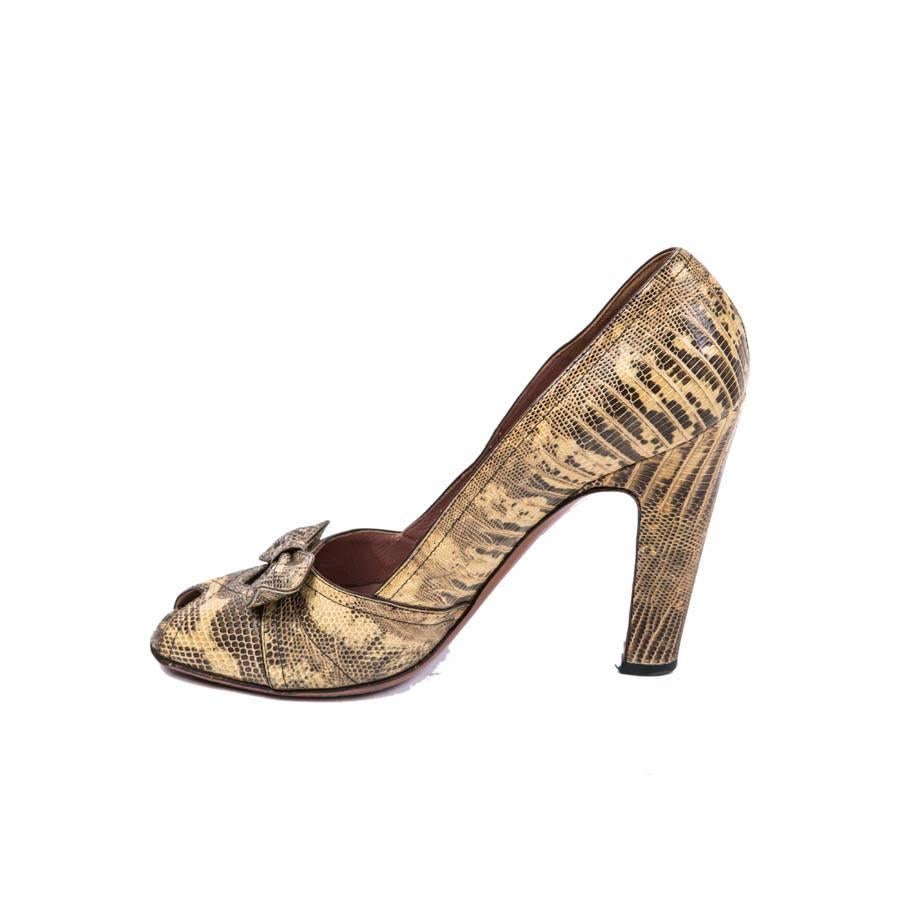 ALAÏA Sandales à talons hauts en peau de serpent jaune et Brown Taille 39FR Pour femmes en vente
