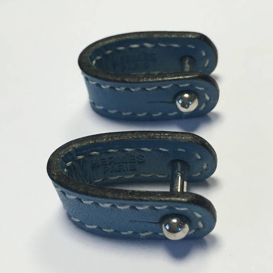 Beautiful HERMES interchangeable cufflinks in blue sky or dark blue leather. Never worn. Stamp S from private sales engraved.

Dimensions: total length opened : 7 cm

Will be delivered in a HERMES pouch