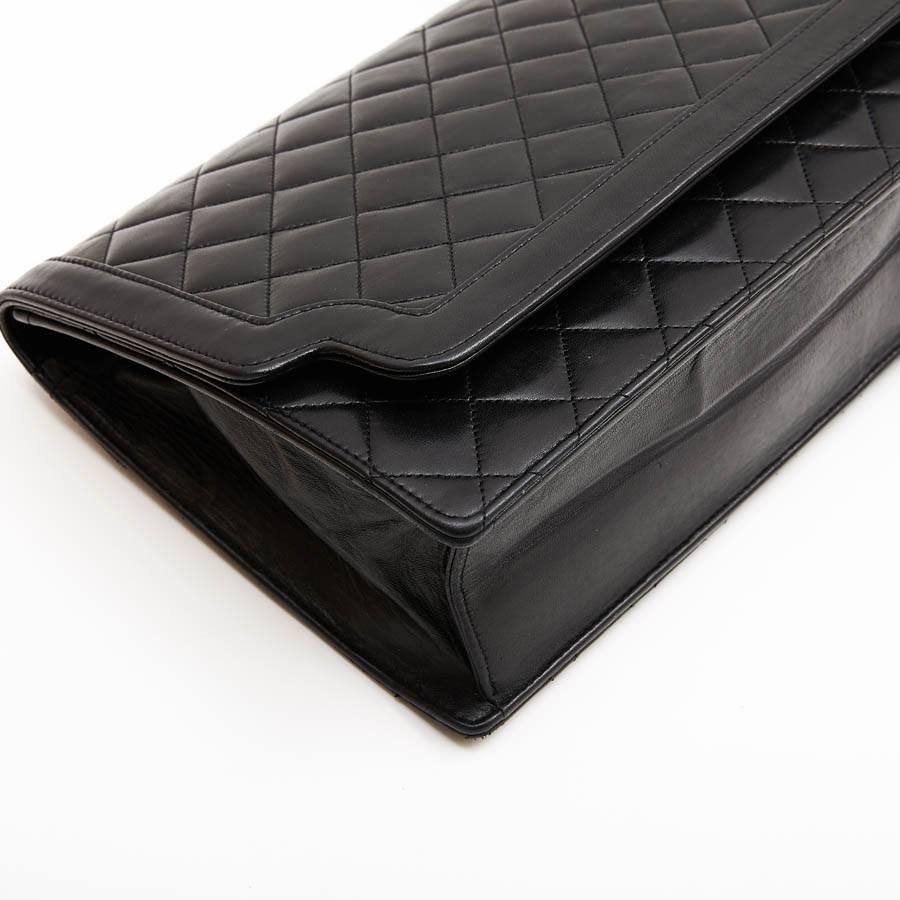 Women's CHANEL Vintage Clutch in Black Quilted Leather
