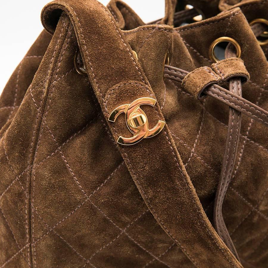Chanel Vintage Bucket Bag in Brown Suede In Good Condition In Paris, FR