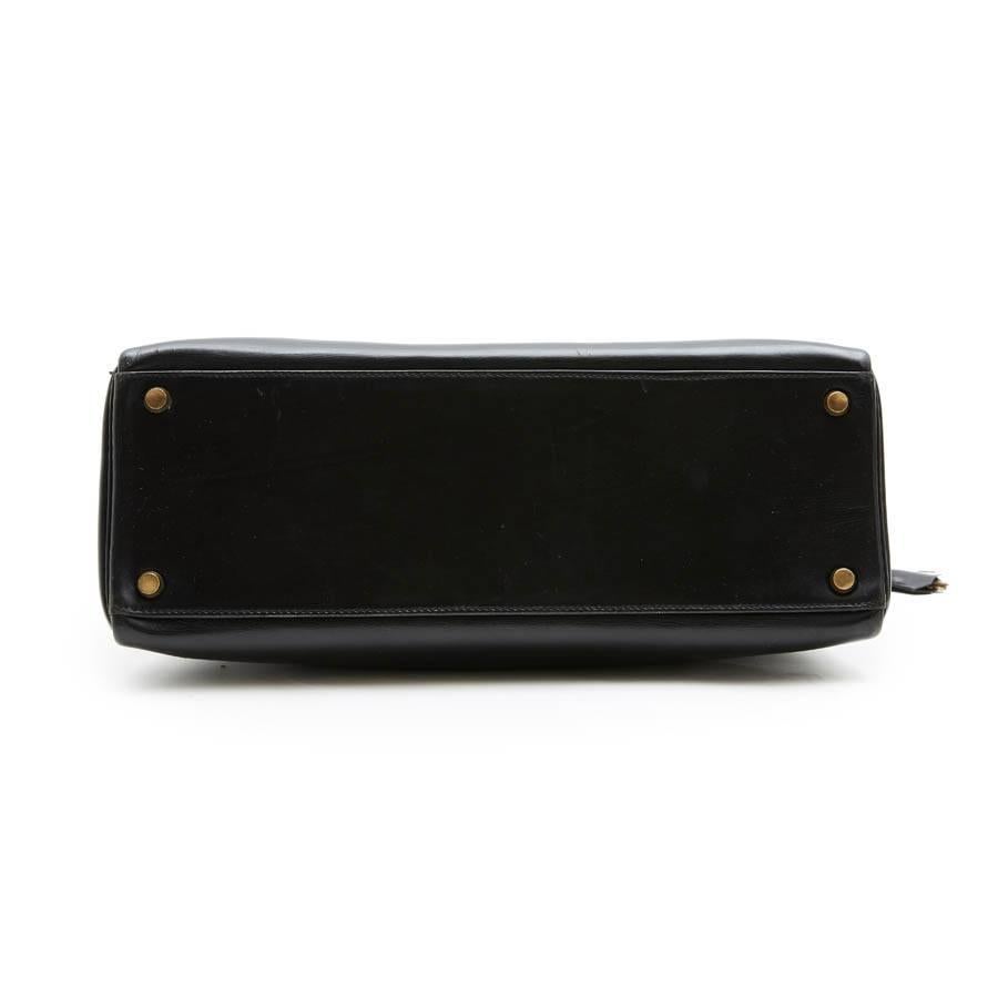 HERMES Vintage 'Kelly 32' Bag in Black Box Leather In Good Condition In Paris, FR