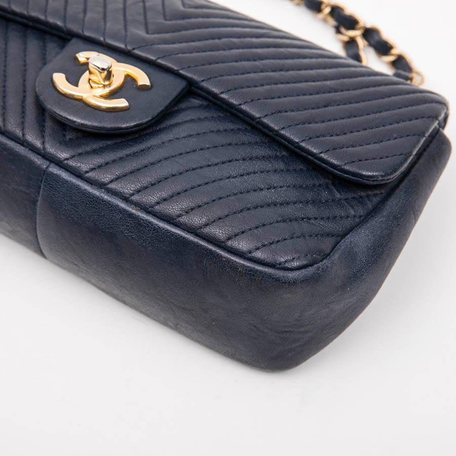 Chanel Mini Bag in Blue Leather with Herringbone Pattern  In Good Condition In Paris, FR
