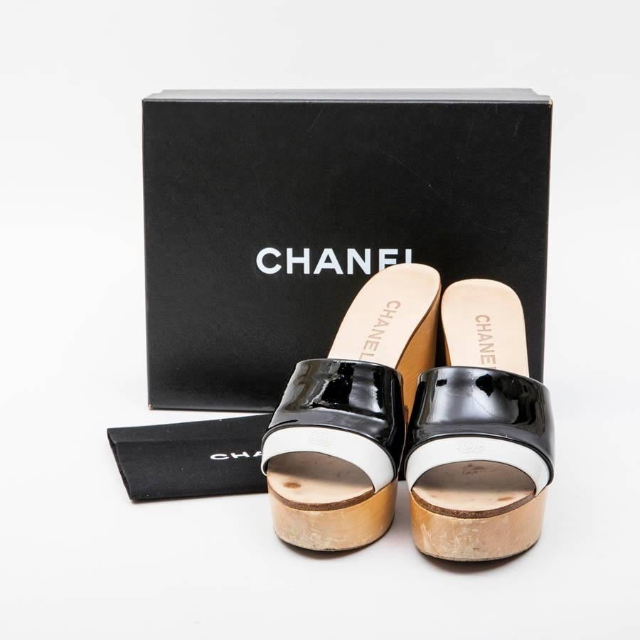 Women's CHANEL Clogs Mules in Wood and Light Gray Patent Leather Size 37.5