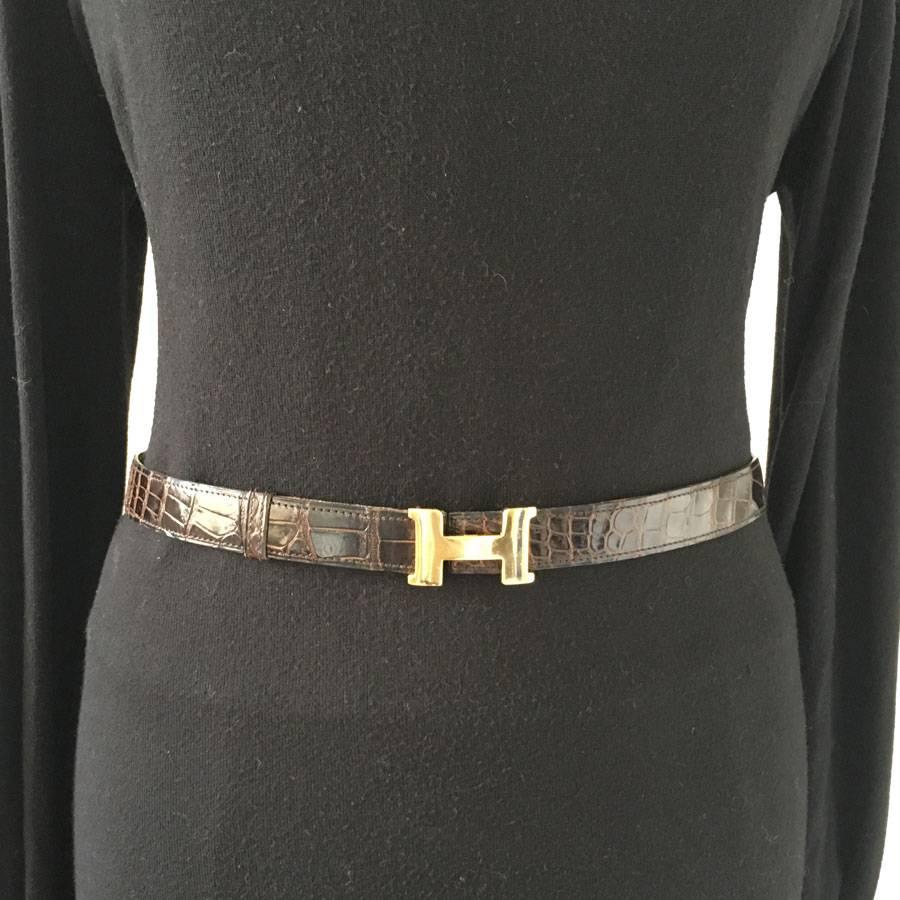 Very beautiful Hermès belt in brown crocodile and H buckle in golden brass. Vintage belt.
In good condition. The loop has micro scratches of use on the whole.
Stamp N in a round = 1984 - size 76
Dimensions: total length: 88 cm - H: 5x3 cm
Delivered