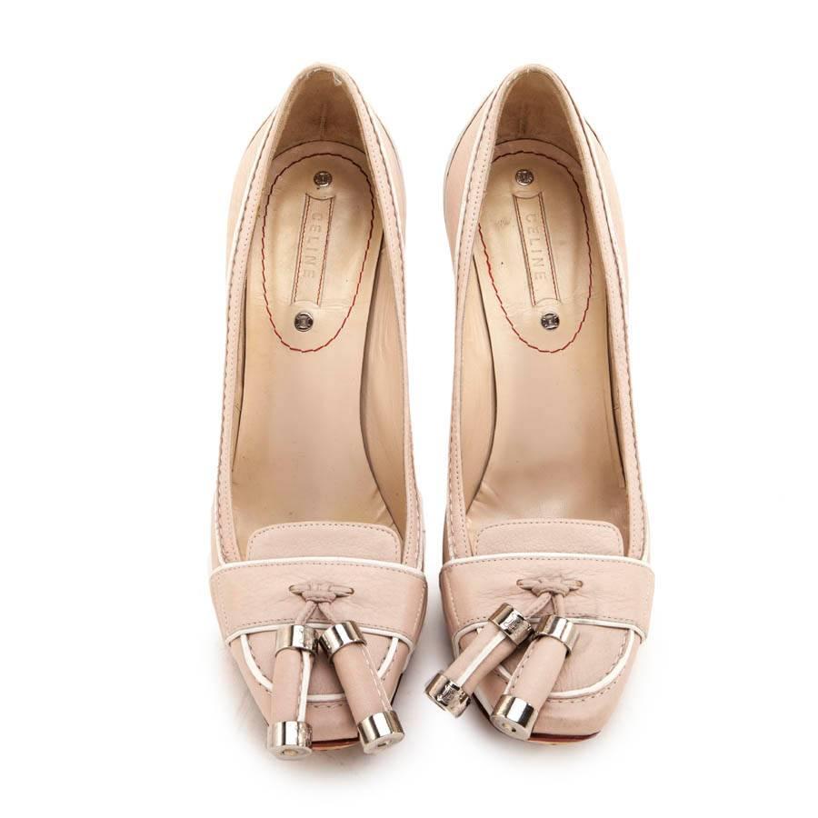 Céline High heels in pale pink and white leather. Silver metal hardware. Size 37.

In very good condition.

Dimensions : Heel height: 13 cm, insole length: 25 cm

Will be delivered in a box of another brand