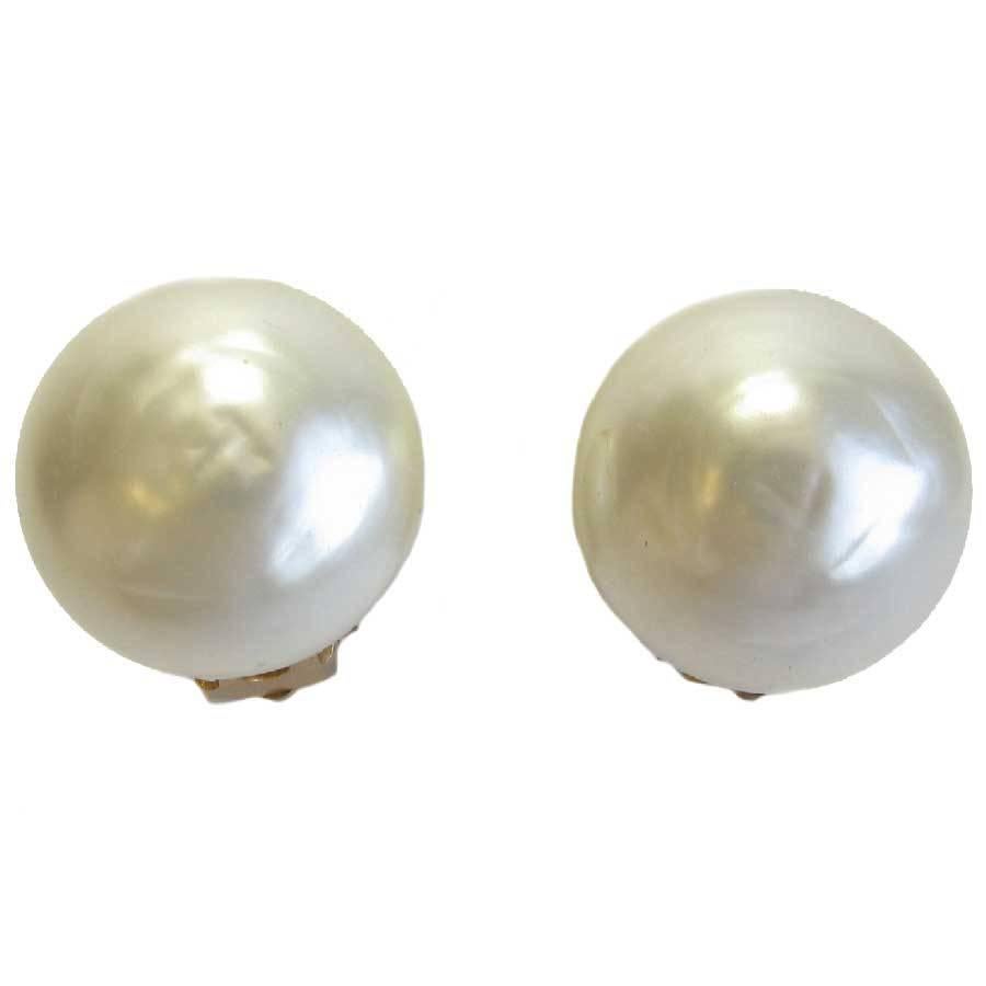 CHANEL Couture Clip-on Earrings in Pearly Molten Glass