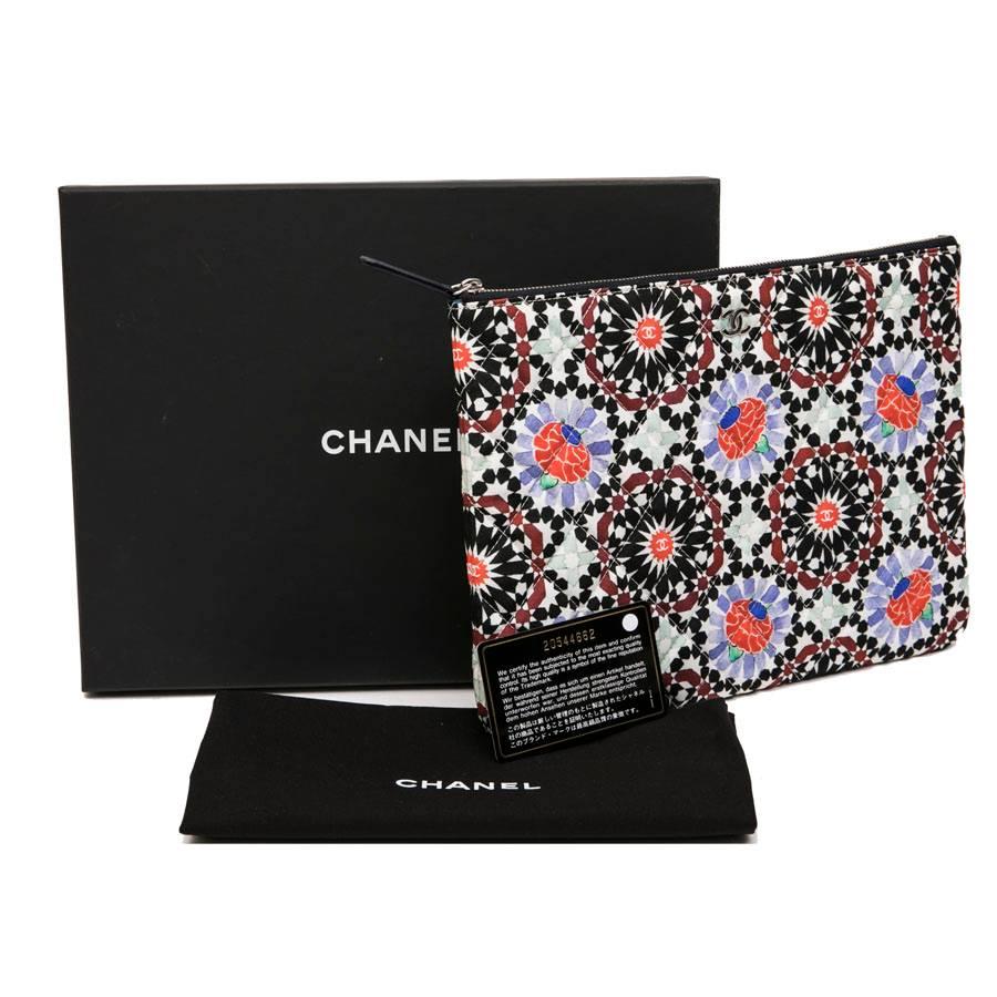 CHANEL Clutch in Multicolor Quilted Canvas 6