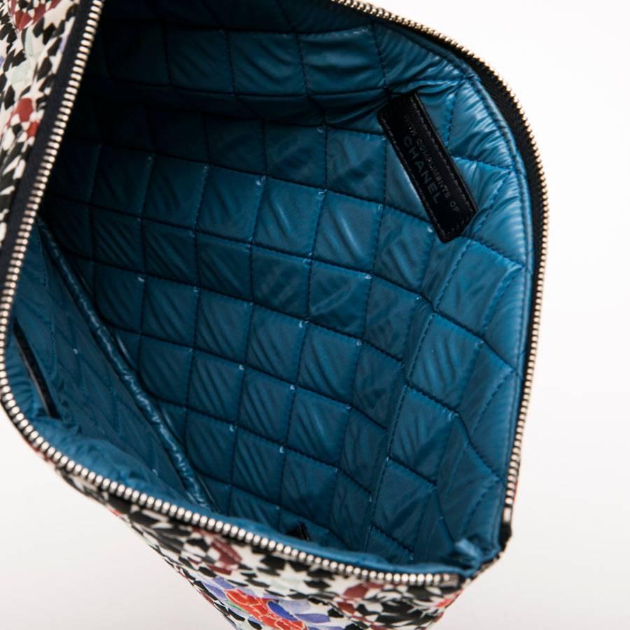 CHANEL Clutch in Multicolor Quilted Canvas 2