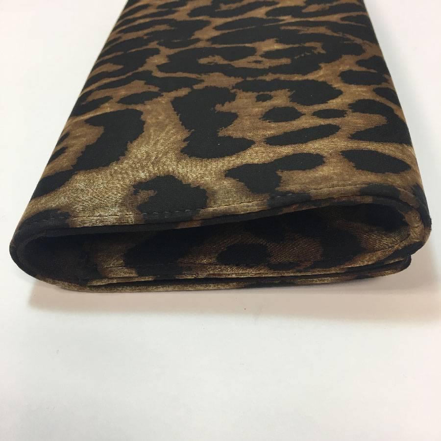 YVES SAINT LAURENT Rive Gauche Clutch in Leopard Printed Satin and Rhinestones In Good Condition For Sale In Paris, FR