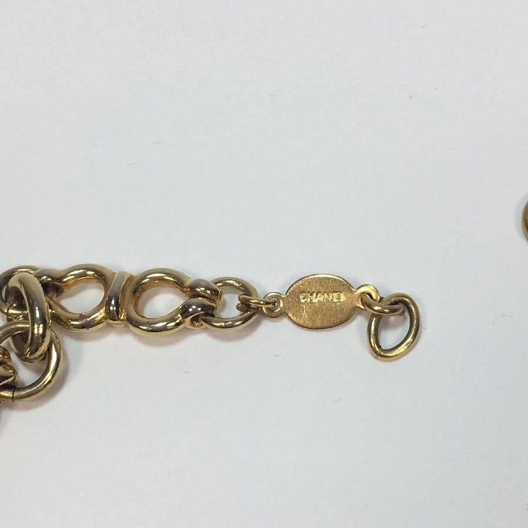 CHANEL Vintage Long Necklace in Gilt Metal For Sale at 1stDibs