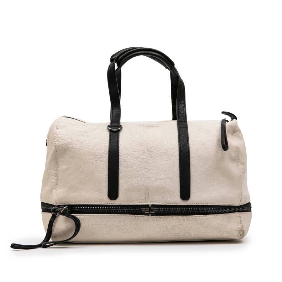 KARL LAGERFELD Bowling Bag in Beige Grained Leather-Like Canvas In Fair Condition In Paris, FR