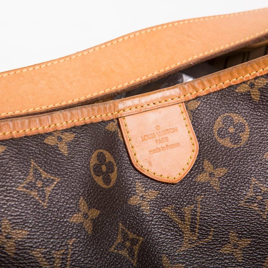 LOUIS VUITTON Neverfull Bag in Brown Monogram Canvas and Leather 5