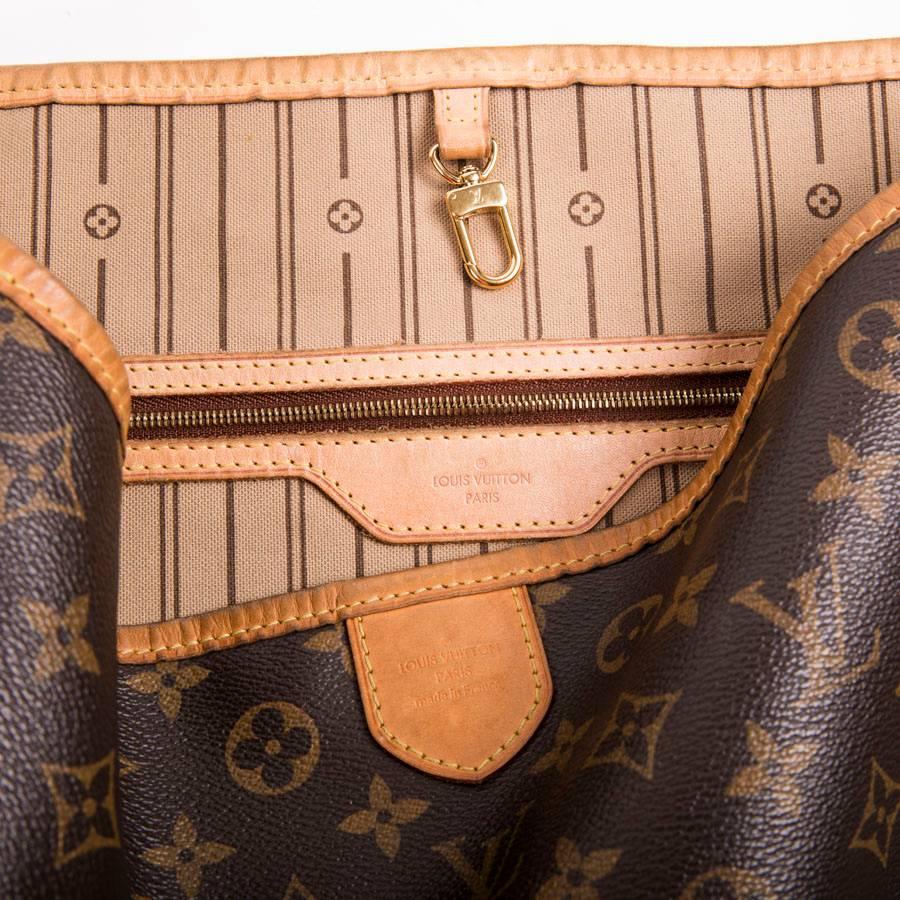 LOUIS VUITTON Neverfull Bag in Brown Monogram Canvas and Leather 6