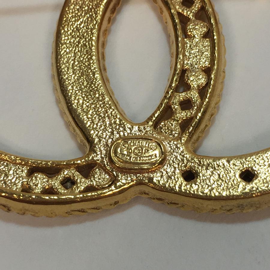 CHANEL CC Brooch in Openwork Gilt Metal, Rhinestones and Small Pearls 1
