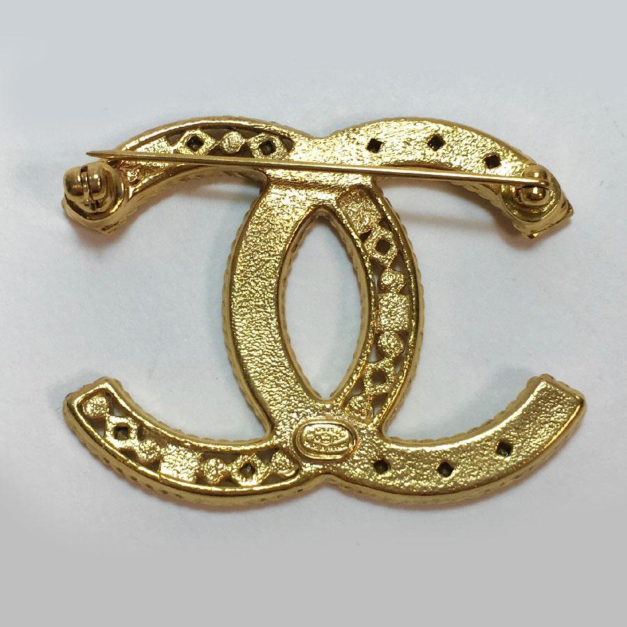 Women's CHANEL CC Brooch in Openwork Gilt Metal, Rhinestones and Small Pearls