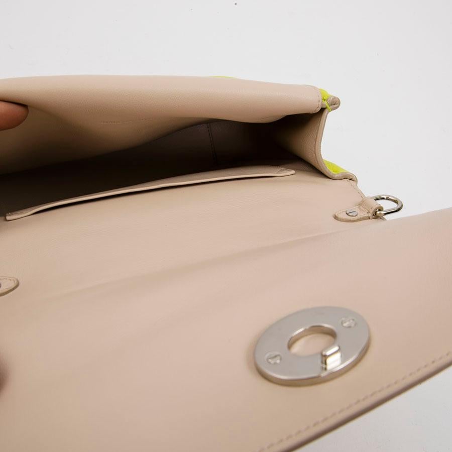 CHRISTIAN DIOR 'Be Dior' Tasche aus säuregrünem Taurillon-Leder im Angebot 7