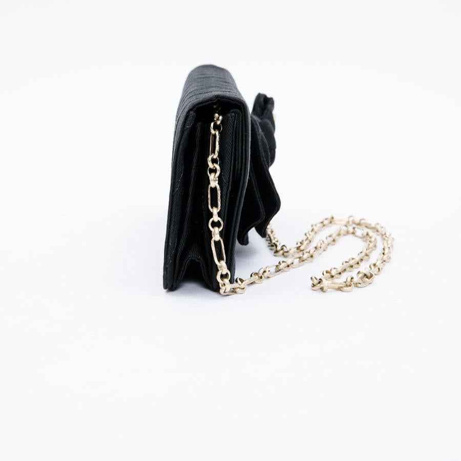 CHANEL Evening Clutch in Black Fabric In Excellent Condition In Paris, FR