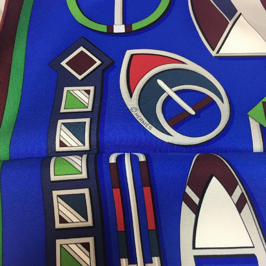 Red HERMES Scarf 'Carré en Boucles' in Royal Blue, Burgundy and Green Silk