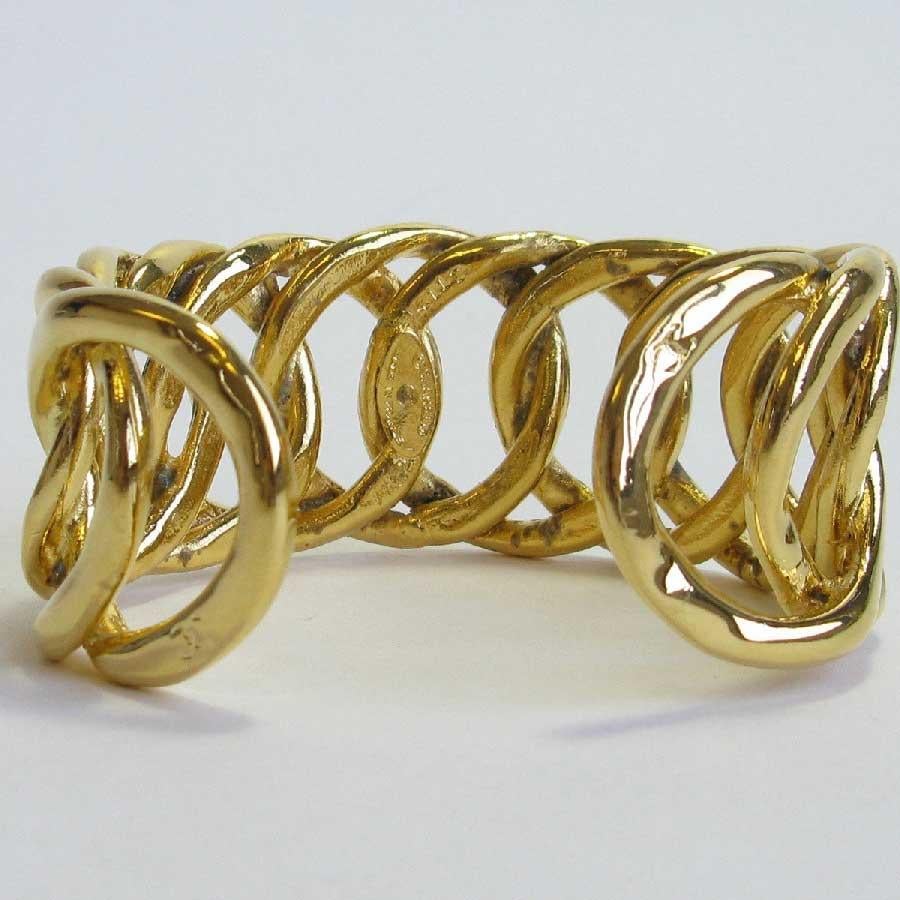 Women's CHANEL Vintage Cuff Bracelet in Golden Metal Braided Chain For Sale