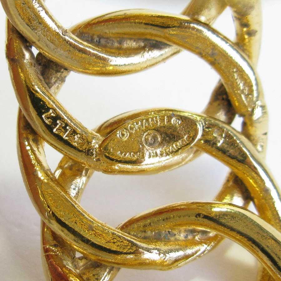 CHANEL Bracelet manchette vintage en métal doré avec chaîne tressée en vente 4