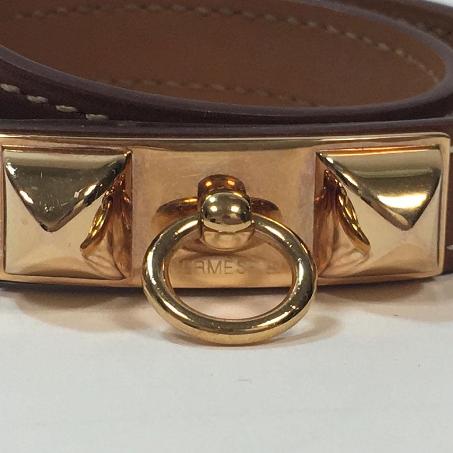 Hermès bracelet 'Rivale double tour' in brown swift leather, médor studs and ring in rose gold plated.

In very good condition. Size S

Dimensions: width: 1.2 cm, inside wrist circumference: about 15.5 cm

Will be delivered in its pouch and Hermes