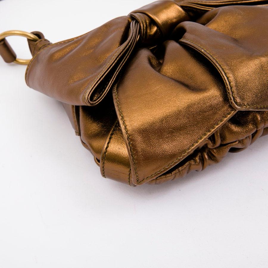 YVES SAINT LAURENT 'Bow' Bag in Copper Lambskin In Good Condition In Paris, FR