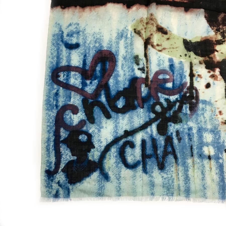 CHANEL Graffiti Shawl in Cashmere and Small Fringes In Excellent Condition In Paris, FR