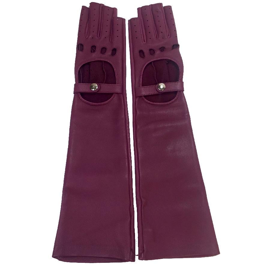 Chanel Long Fuchsia Lamb Leather Mittens  For Sale