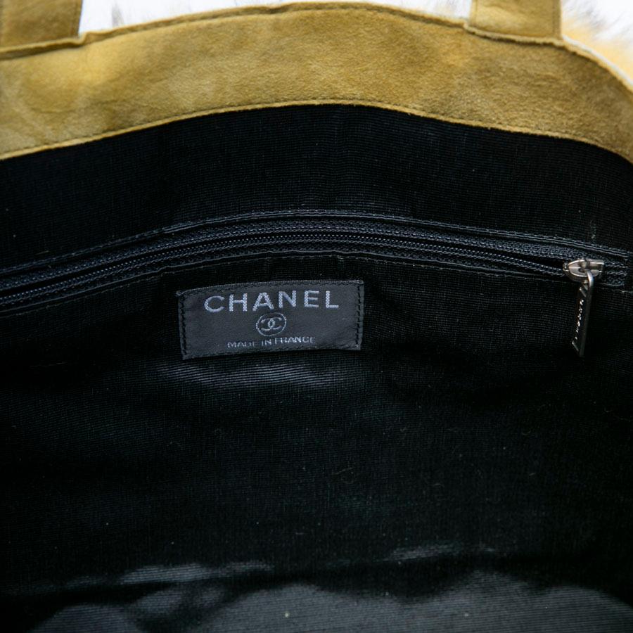 CHANEL Bag in Gray and Yellow Orylag Fur For Sale 7