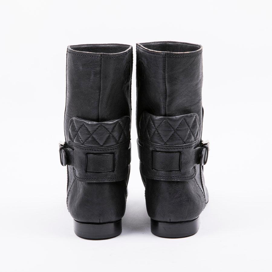 CHANEL Boots in Black Aged Leather Size 37.5 R In New Condition In Paris, FR