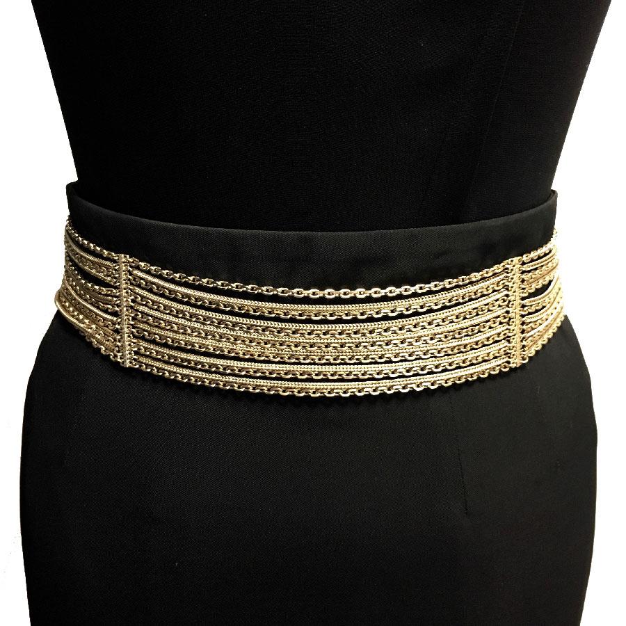 Superb vintage Chanel belt, multi-chains (13) in pale gold metal.

Immaculate condition. The clasp ends with a CC charm.

Made in France, spring 2007 collection

Dimensions: Total length: 79 cm, reach the longest: 75 cm, middle: 72 cm, the shortest: