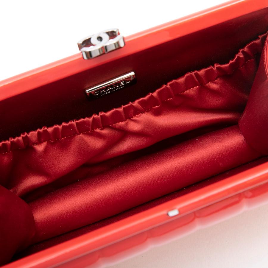 CHANEL Clutch in Red Patent Leather 2