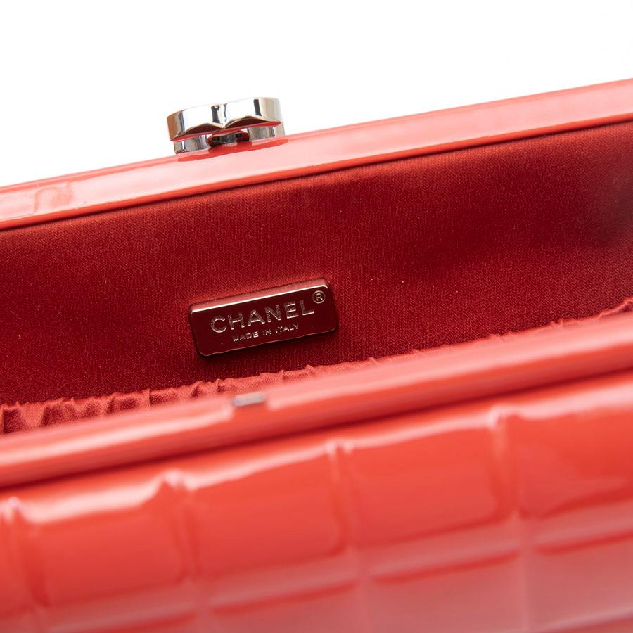 CHANEL Clutch in Red Patent Leather 4