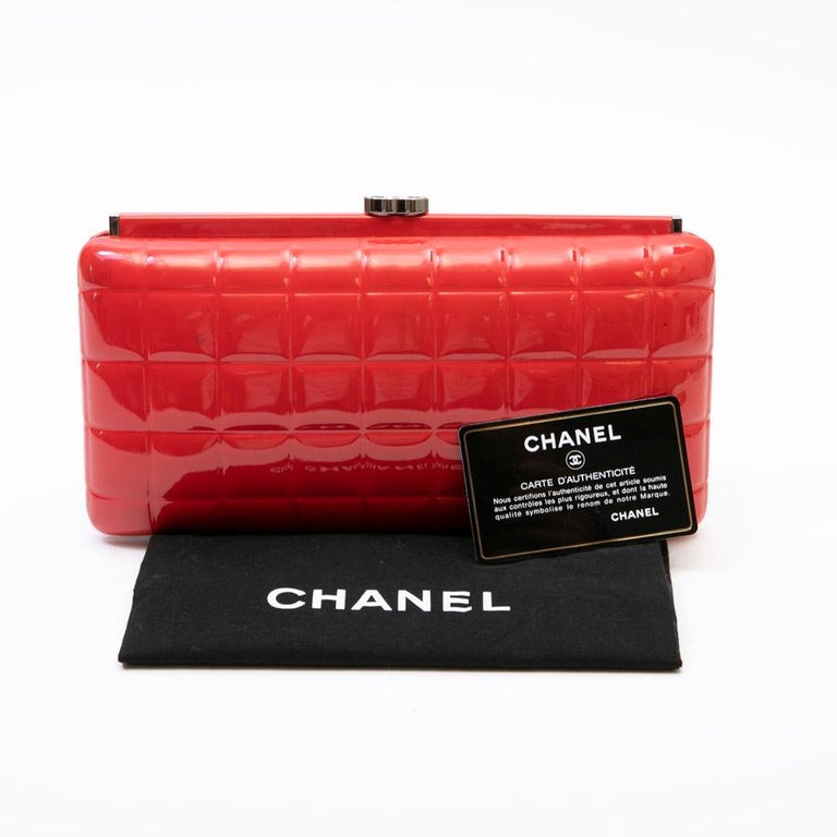 CHANEL Clutch in Red Patent Leather For Sale 4