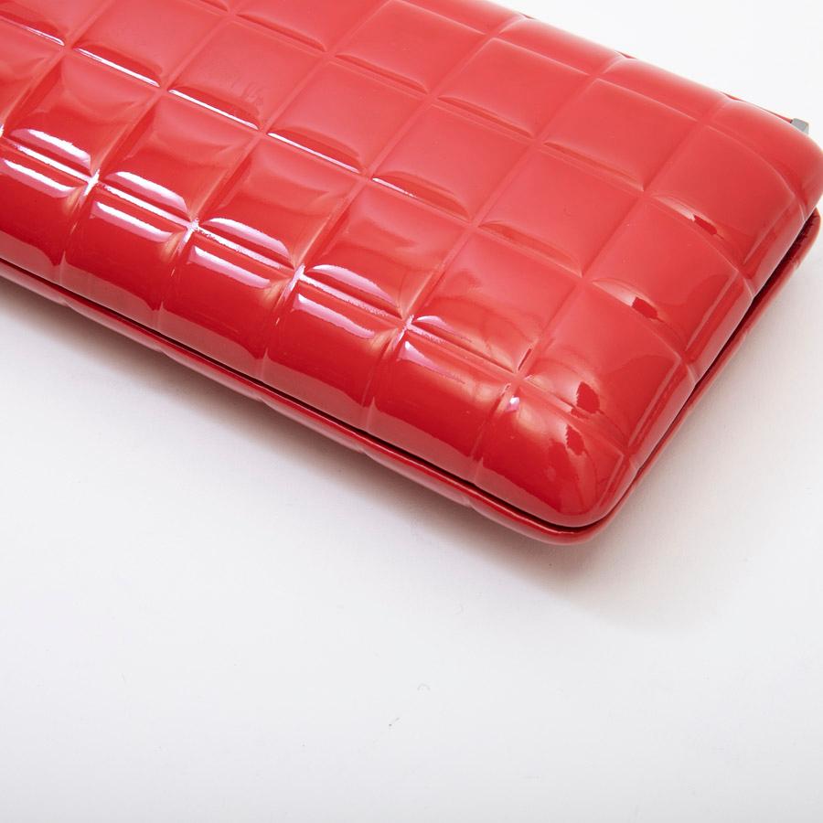 red patent leather clutch