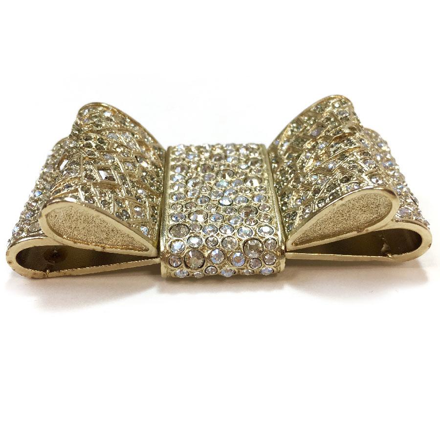 Chanel Knot Brooch in Pale Gold Metal and Rhinestones In Excellent Condition In Paris, FR