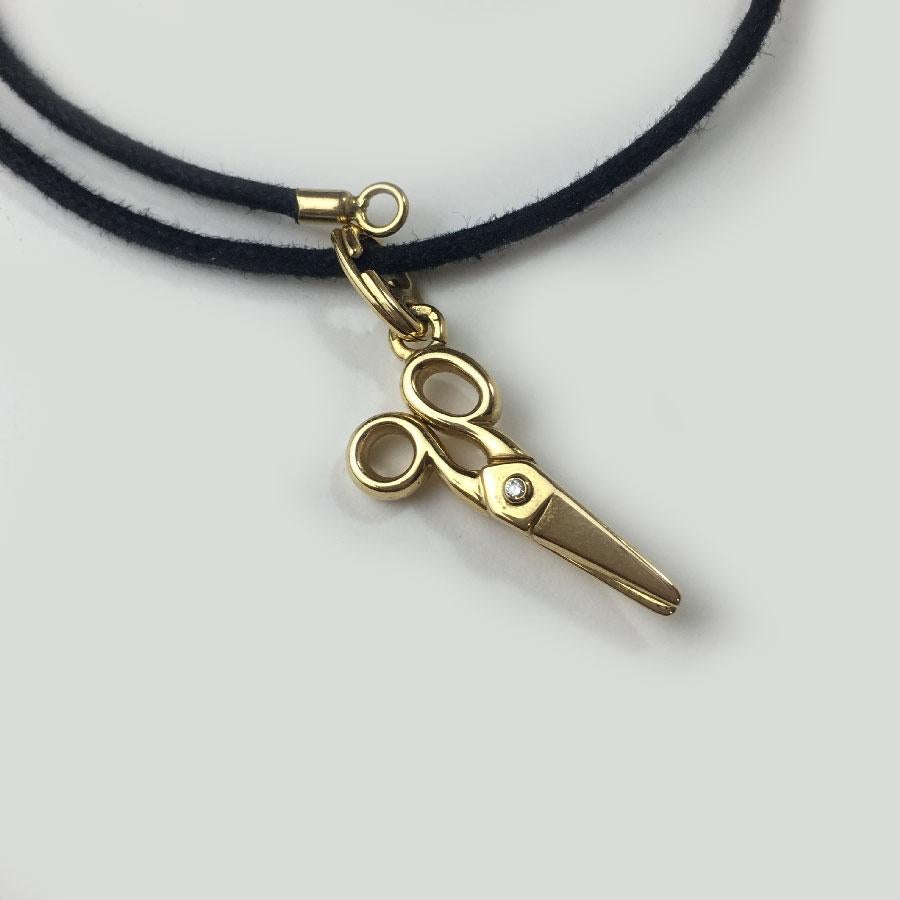 Dior Necklace Black Link and Gold Scissors Charm set with a small Diamond In Excellent Condition In Paris, FR