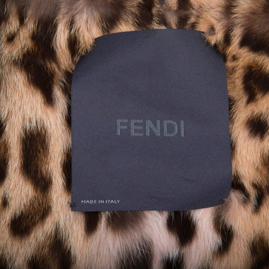 Fendi Black Trench Coat Lined with Removable Fur   For Sale 2