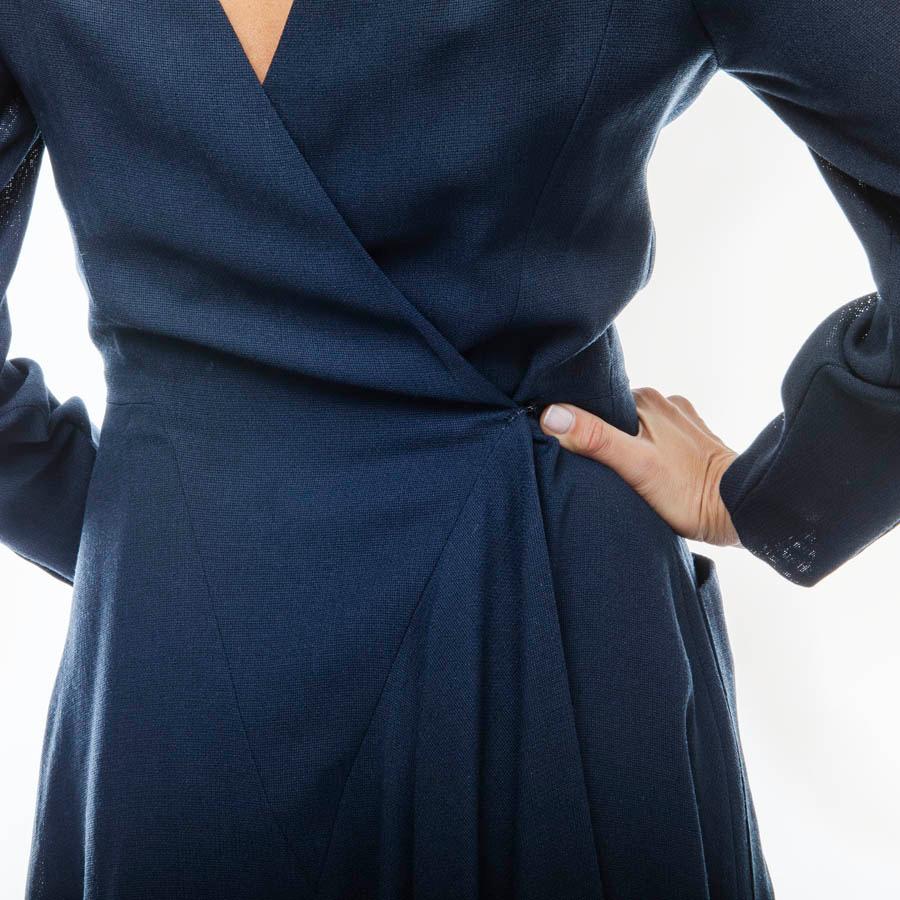 Chanel - Robe portefeuille en tissu bleu marine   Pour femmes en vente